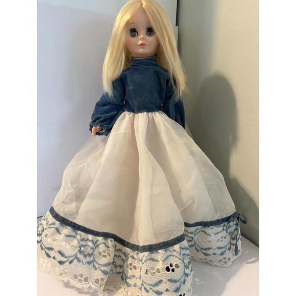 Miss Ginny  Vogue 14" Doll Blue Velvet‎ And White Vogue Dress-Vintage-1974